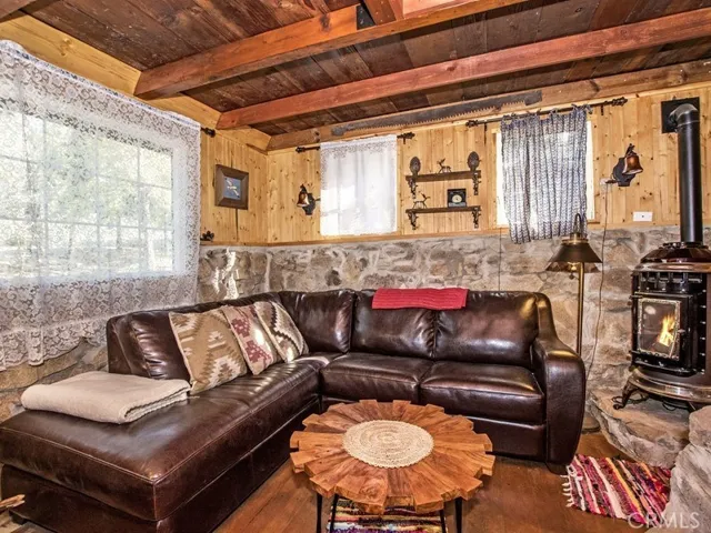 23270 Brookside Road, Crestline, California 92325