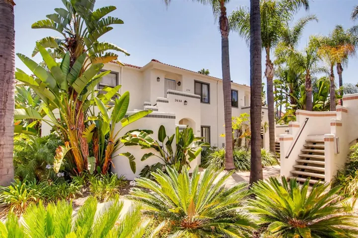 9444 Twin Trails Dr 201, San Diego, California 92129