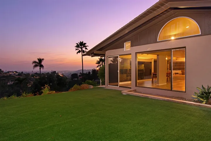 9811 Edgelake Drive, La Mesa, California 91941