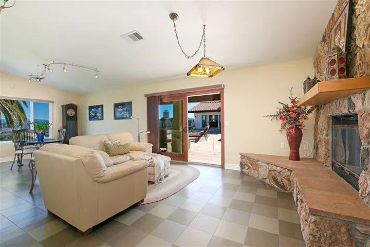 Living room of the guest suite with fireplace and slider that looks out to the pool and patio area.  Guest Suite has a full kitchen with new appliances, 1 bedroom and full bath. Lock off door to laundry room.