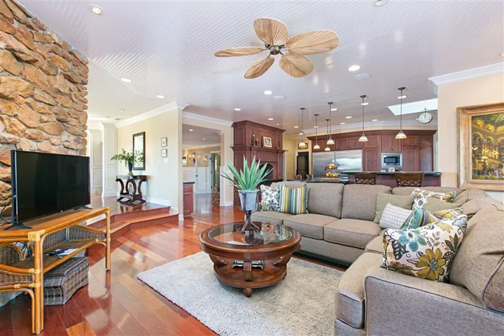 The property has several rooms that can be seen from the kitchen giving your guests the ability to be socially well connected.