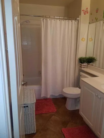 Lilly bathroom