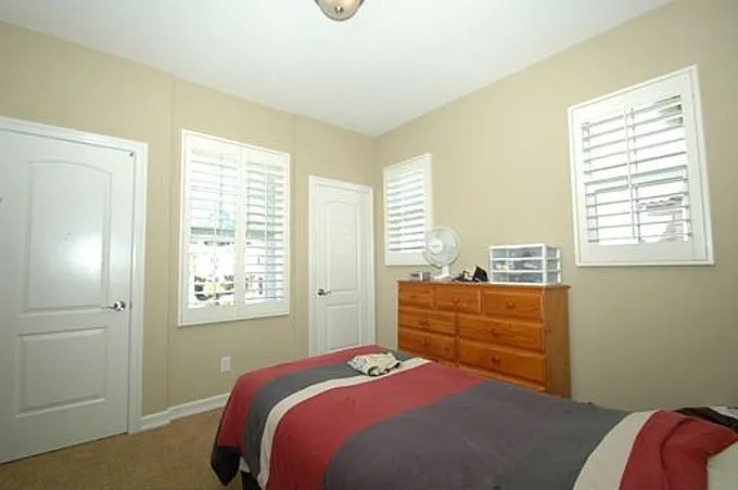 Upstairs bedroom w/private bath