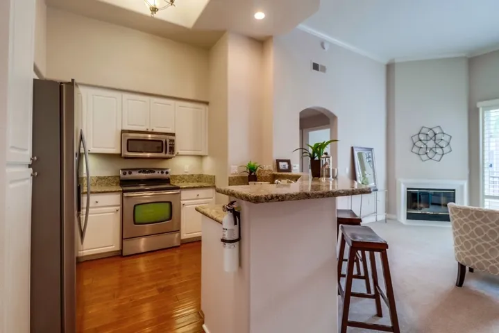 9263 Regents Rd B406, La Jolla, California 92037