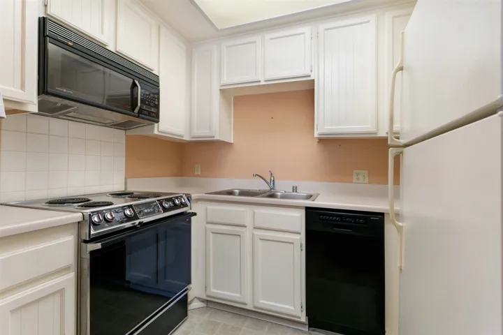 1664 Circa Del Lago E205, San Marcos, California 92078