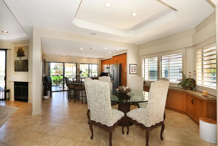 Hollyhock DR & Kitchen