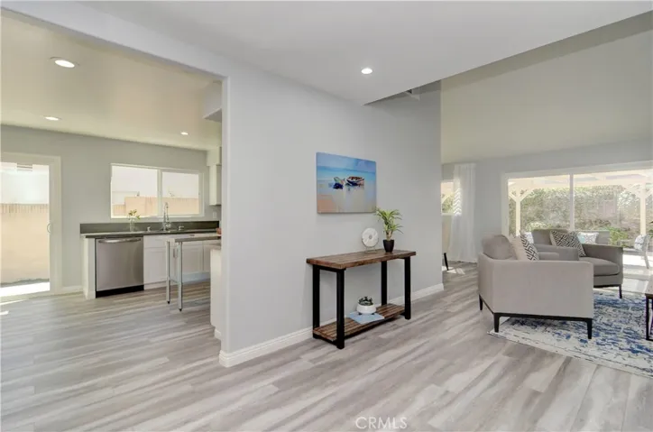 Open, flowing floor plan makes every day living easy and entertaining easy breezy!