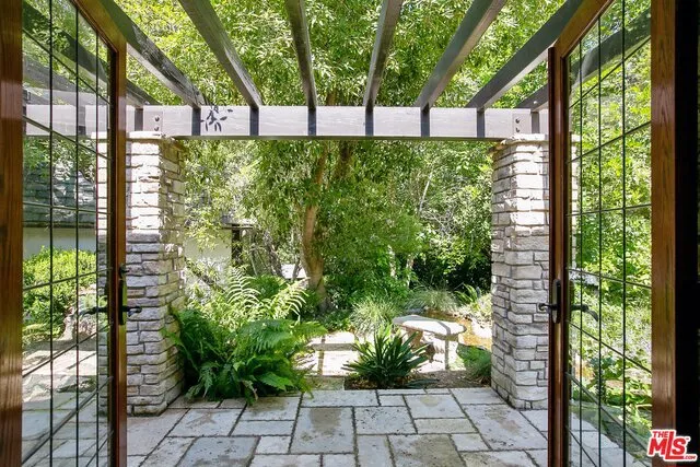 4880 Queen Florence Lane, Woodland Hills, California 91364
