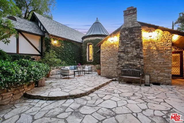 4880 Queen Florence Lane, Woodland Hills, California 91364