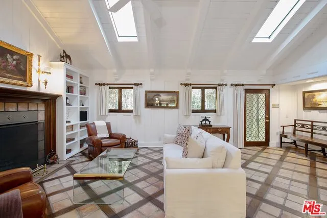4880 Queen Florence Lane, Woodland Hills, California 91364