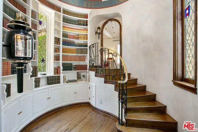 4880 Queen Florence Lane, Woodland Hills, California 91364