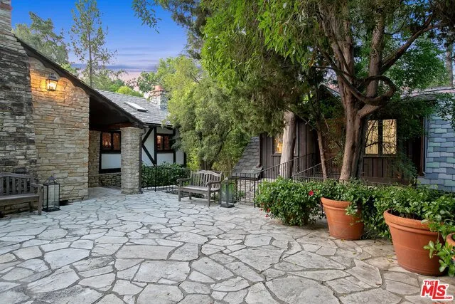4880 Queen Florence Lane, Woodland Hills, California 91364