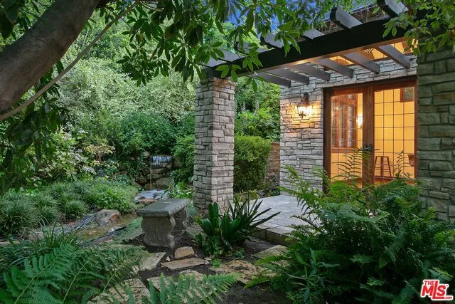 4880 Queen Florence Lane, Woodland Hills, California 91364