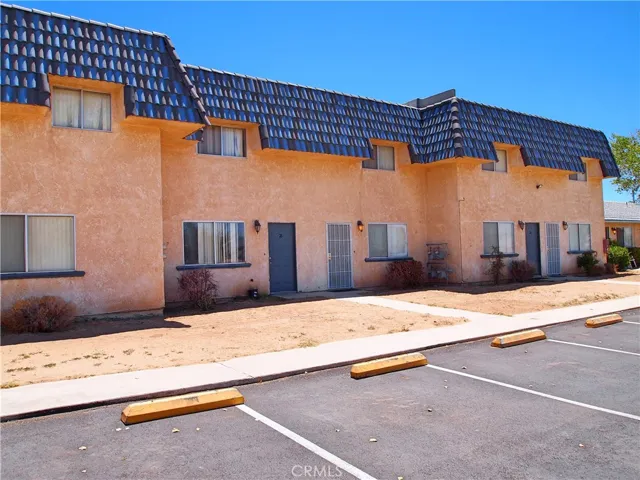 22526 Sioux Road, Apple Valley, California 92308