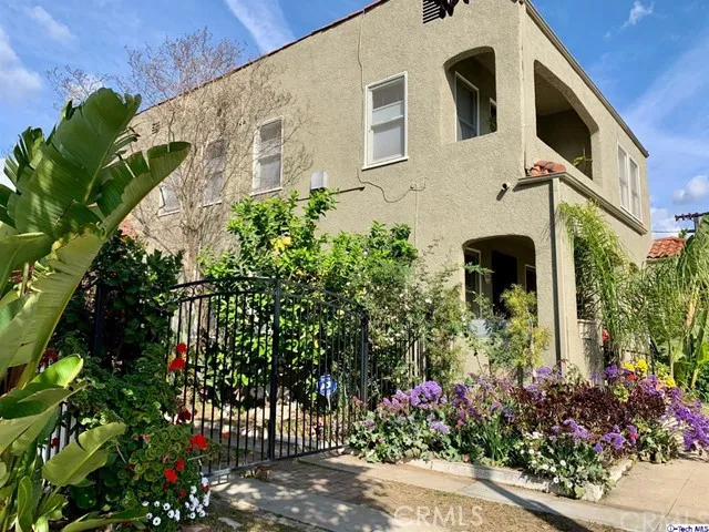 1174 1176 N Kenilworth Avenue, Glendale, California 91202