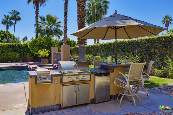 Warmer, fridge, BBQ, Seating, umbrella