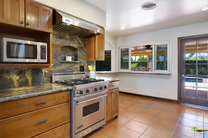 Viking appliances in this cook's kitchen
