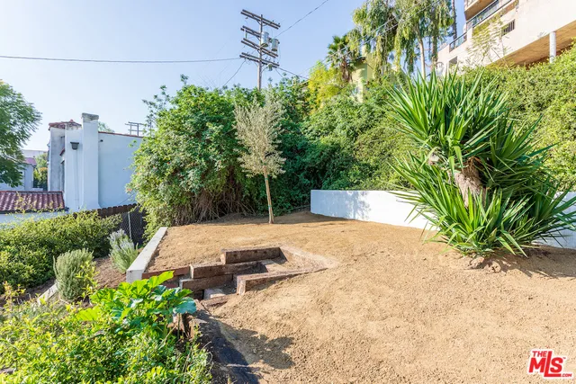 3200 Larissa Drive, Silver Lake, California 90026