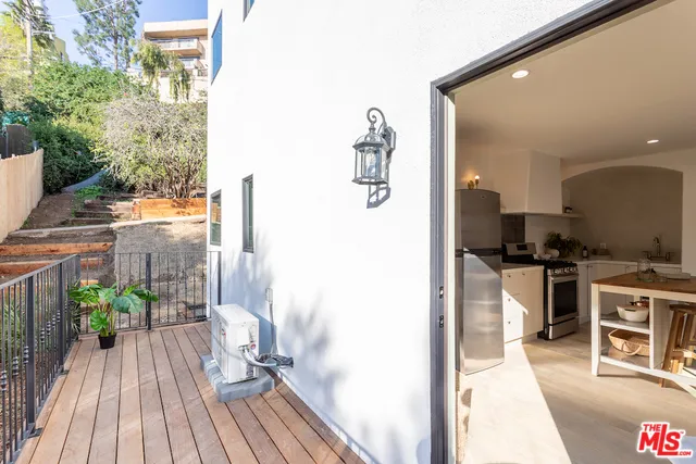 3200 Larissa Drive, Silver Lake, California 90026