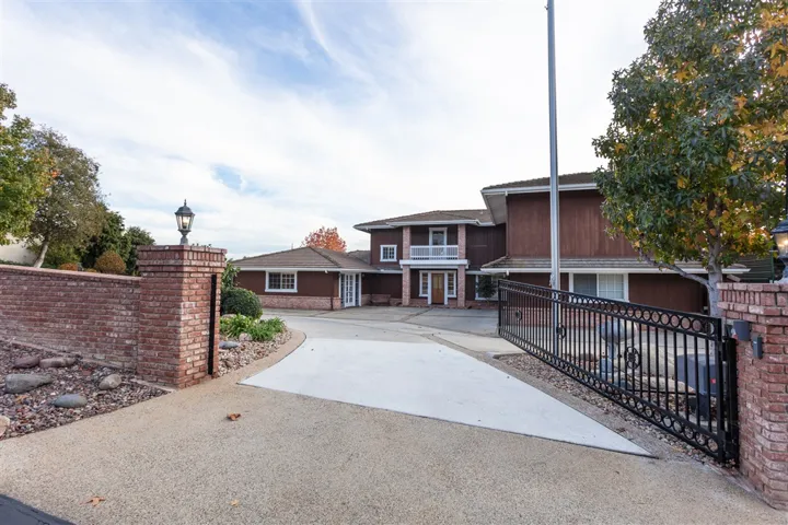 25298 Jesmond Dene Heights Pl, Escondido, California 92026
