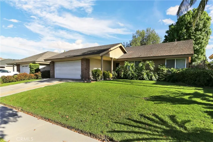 2222 W Chandler Avenue, Santa Ana, California 92704