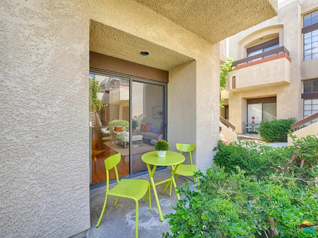 Charming front patio.