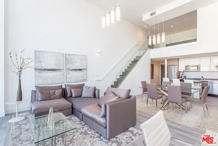 1616 N La Brea Avenue 303, Los Angeles, California 90028