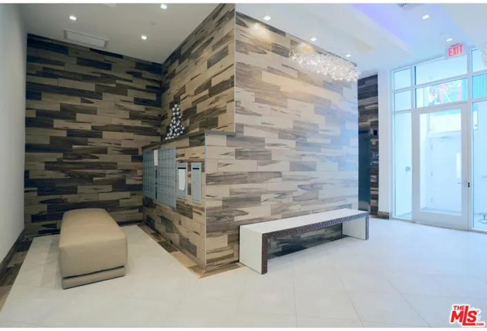 1616 N La Brea Avenue 303, Los Angeles, California 90028