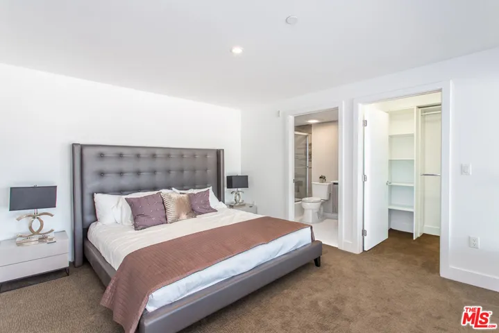 1616 N La Brea Avenue 303, Los Angeles, California 90028
