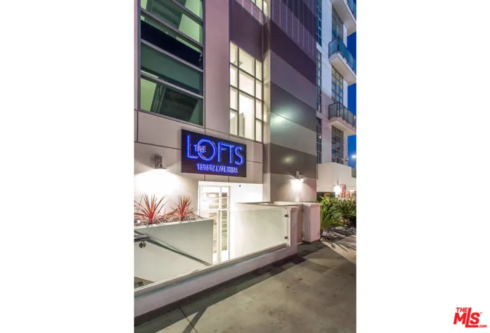 1616 N La Brea Avenue 303, Los Angeles, California 90028