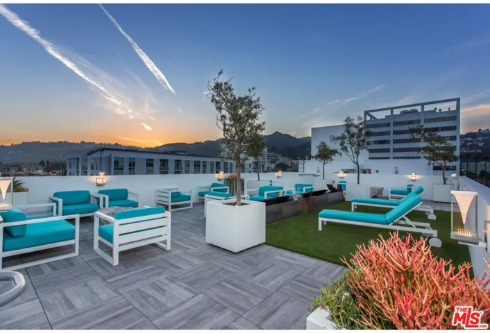 1616 N La Brea Avenue 303, Los Angeles, California 90028