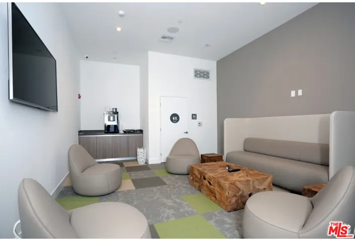 1616 N La Brea Avenue 303, Los Angeles, California 90028
