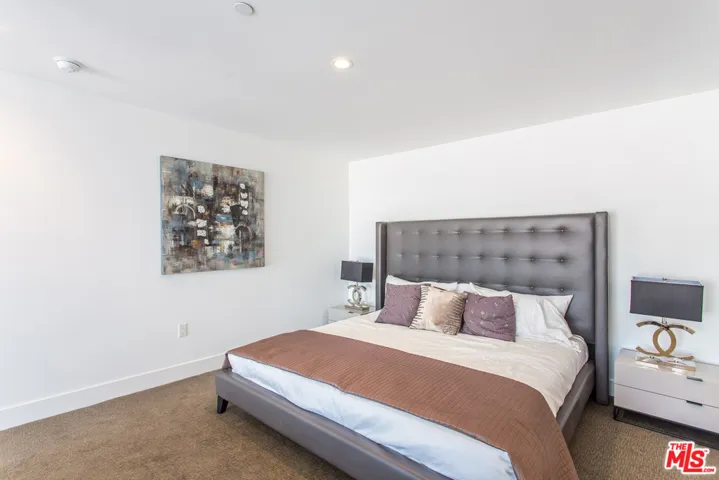 1616 N La Brea Avenue 303, Los Angeles, California 90028