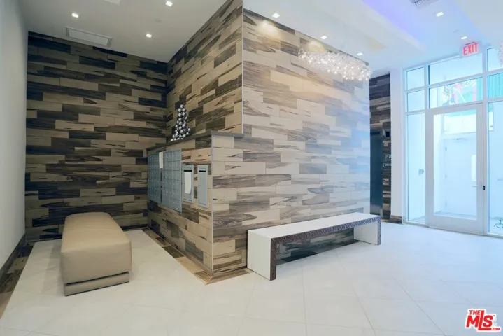 1616 N La Brea Avenue 306, Los Angeles, California 90028