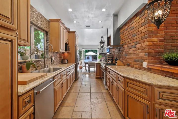 5507 Hermitage Avenue, Valley Village, California 91607