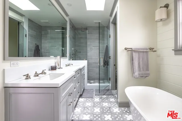 703 Bayview, Manhattan Beach, California 90266