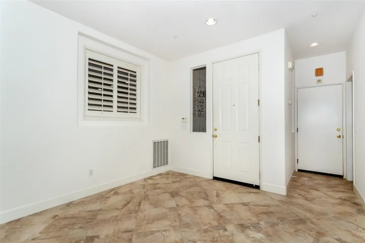 1122 Beachwood Way, Oceanside, California 92057