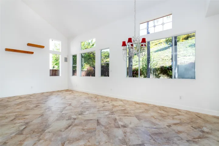 1122 Beachwood Way, Oceanside, California 92057