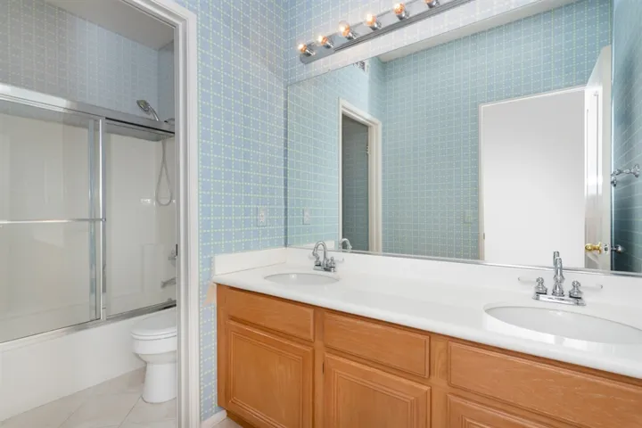 1122 Beachwood Way, Oceanside, California 92057