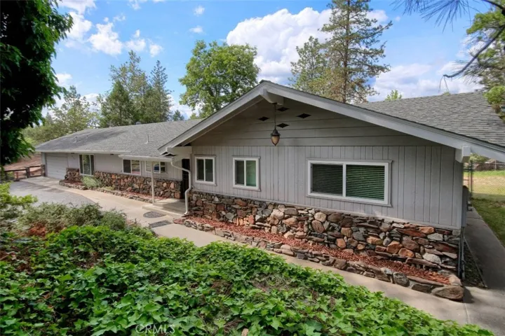 39769 Pine Ridge Road, Oakhurst, California 93644