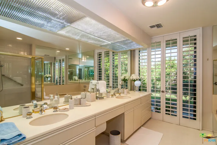 Master bathroom #1