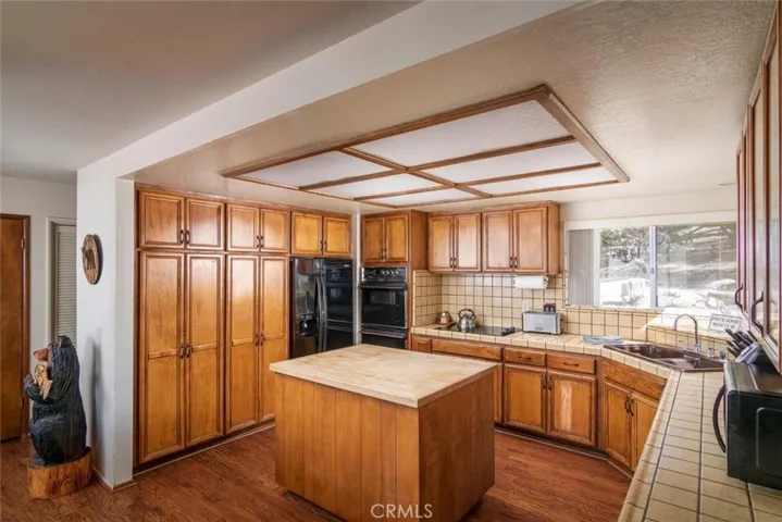 1231 Glacier Drive, Lake Arrowhead, California 92352