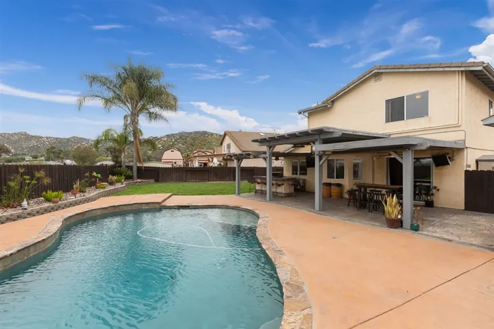10116 Pinery Grove, Lakeside, California 92040