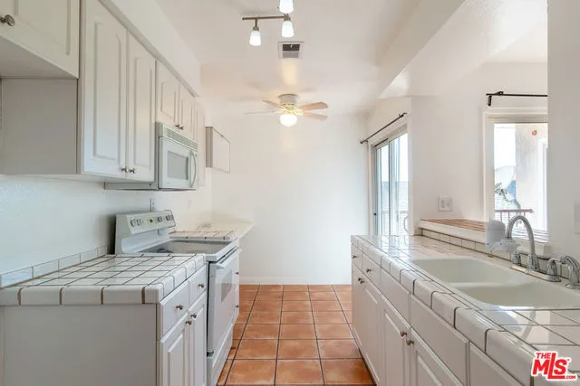 7641 Reseda 115-z, Reseda, California 91335