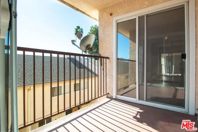 7641 Reseda 115-z, Reseda, California 91335
