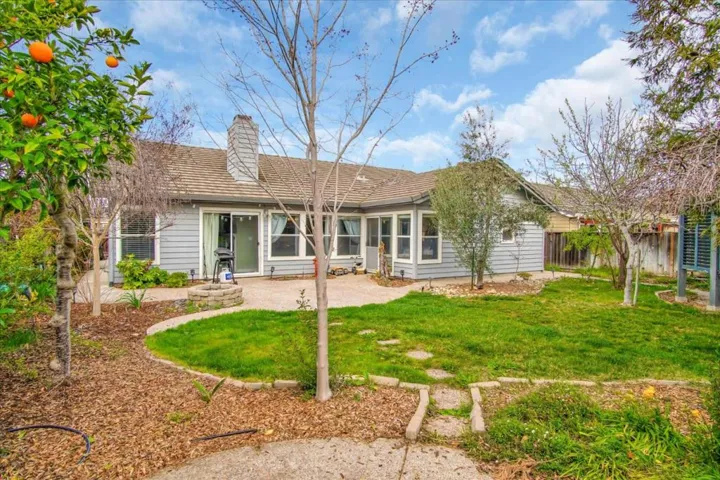 921 Paseo Drive, Hollister, California 95023