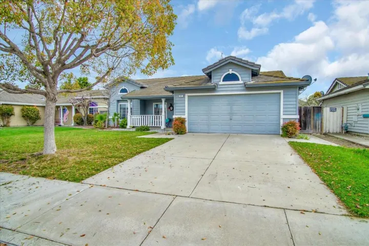 921 Paseo Drive, Hollister, California 95023