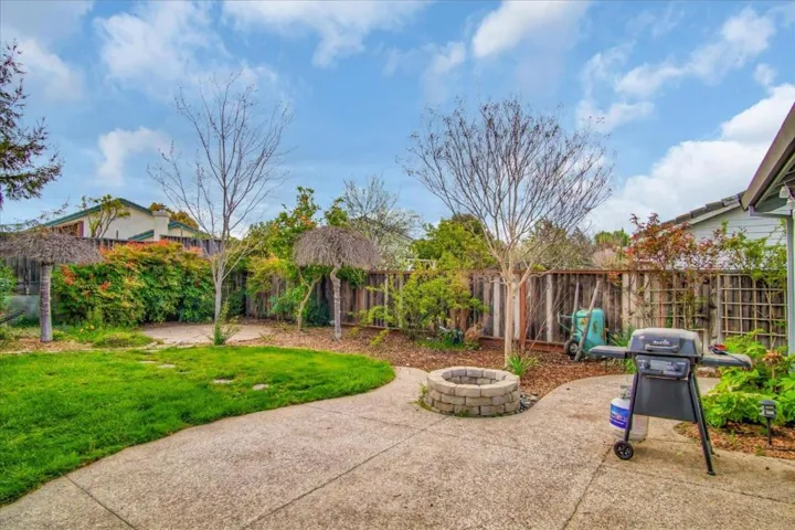 921 Paseo Drive, Hollister, California 95023