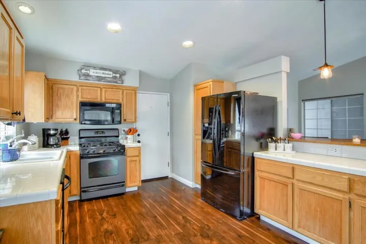 921 Paseo Drive, Hollister, California 95023