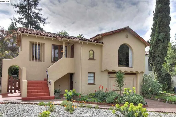 3561 Redwood Rd, Oakland, California 94619-1526
